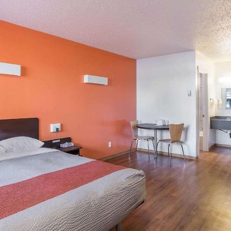 Motel Bo-Camrose, Ab Exterior foto