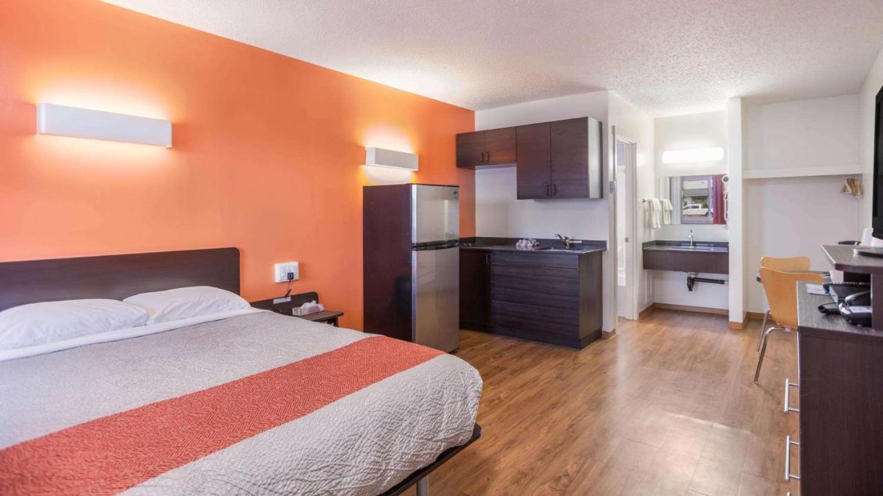 Motel Bo-Camrose, Ab Exterior foto