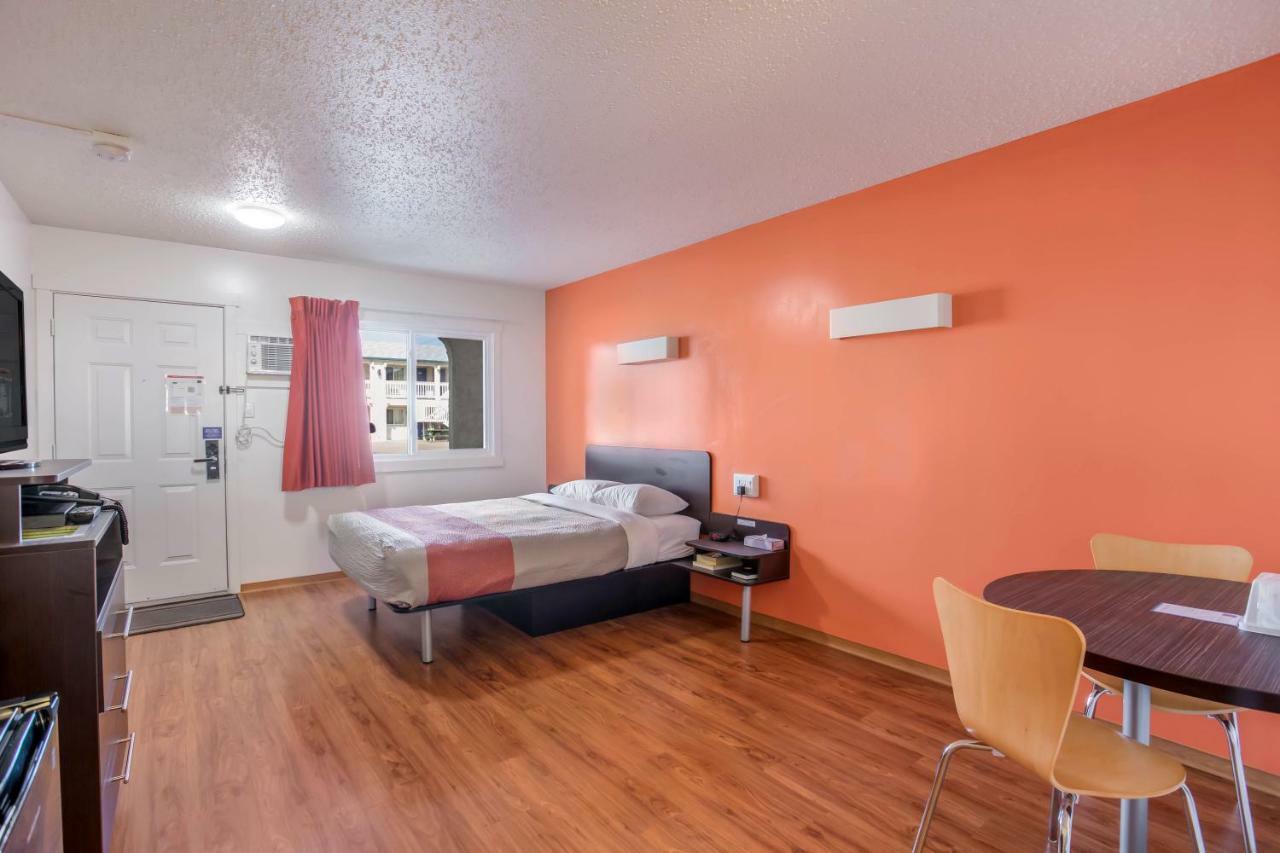 Motel Bo-Camrose, Ab Exterior foto