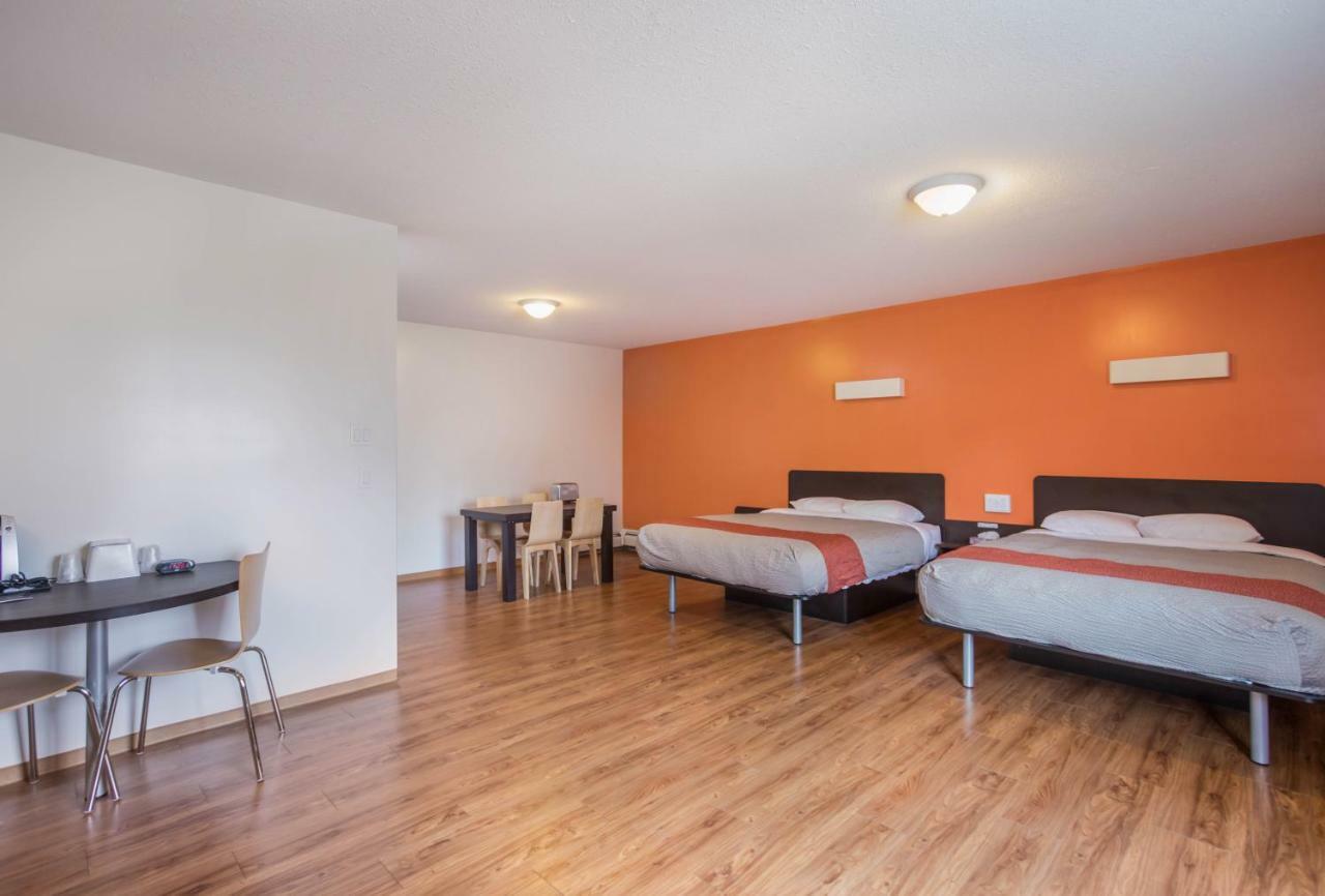 Motel Bo-Camrose, Ab Exterior foto